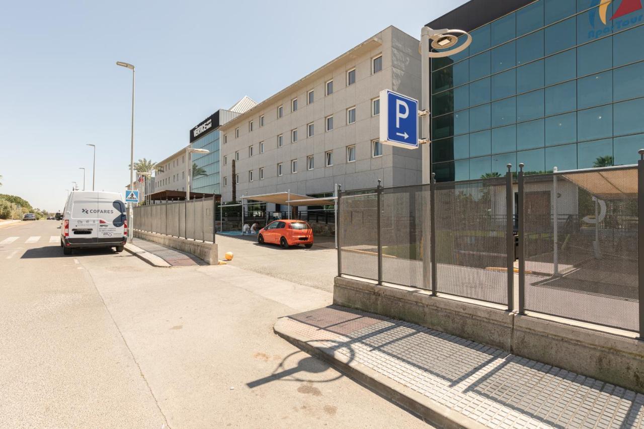 Apartment With Free Parking And Pool Bormujos Buitenkant foto